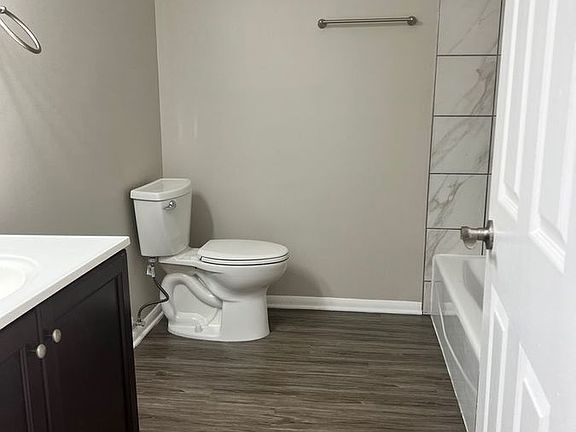 5th image of 1081 Scarborough Ct #F5