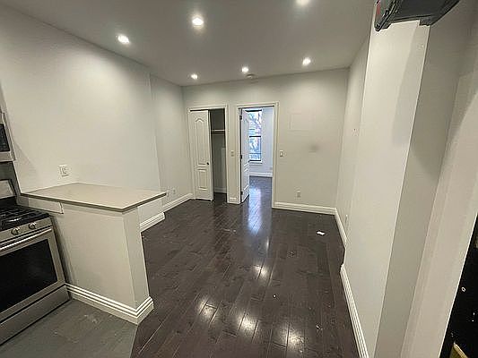 2nd image of 132 Orchard St APT 3