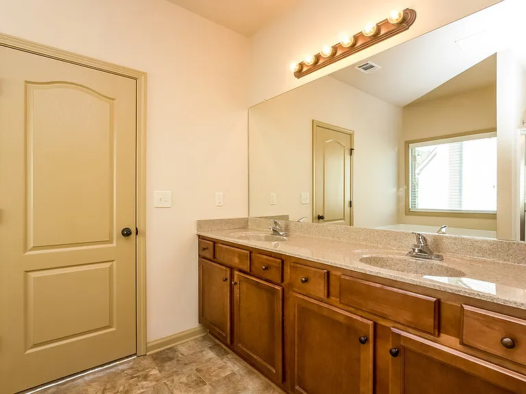 3336 Montauk Hill Dr — Photo 9