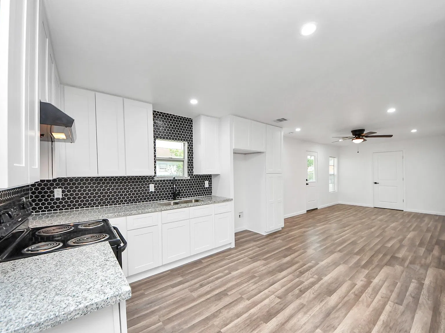 3 bed, 1.0 bath, 1254 sqft, $1,500 — Photo 4