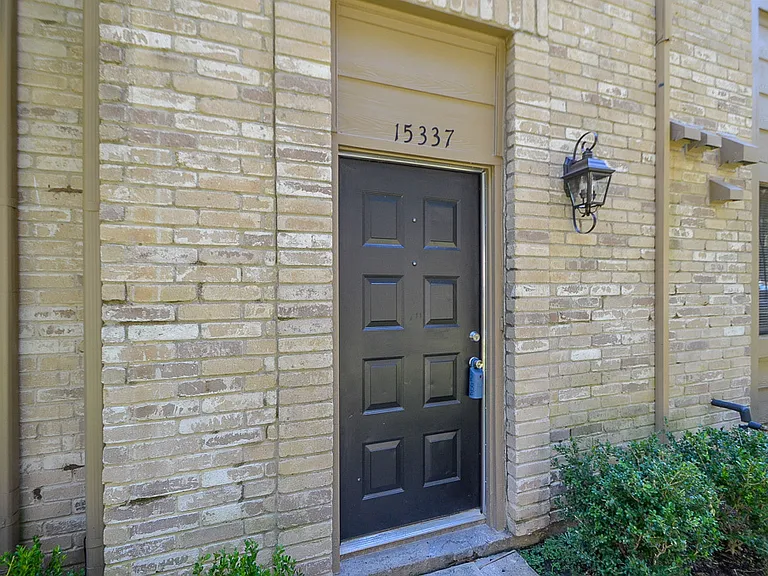 15337 Falmouth Ave — Photo 28