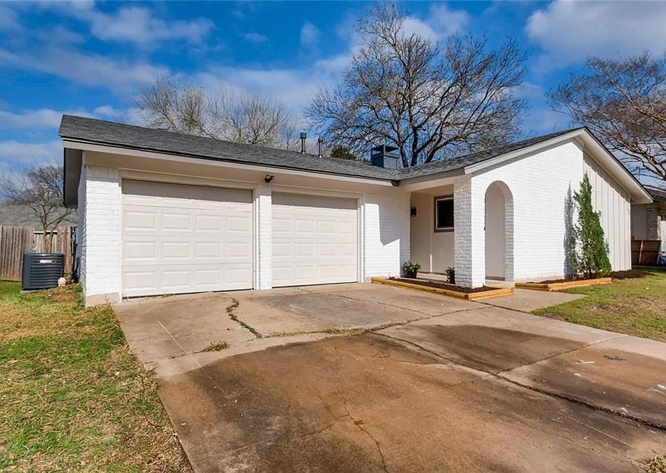 1st image of 2612 McGregor Dr