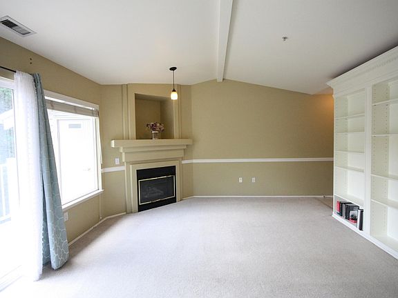2nd image of 25235 SE Klahanie Blvd APT E303