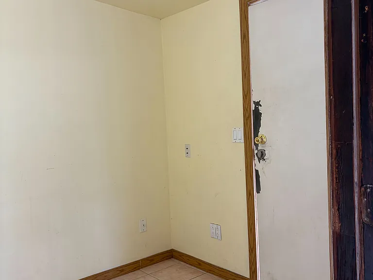 690 Jane St — Photo 13