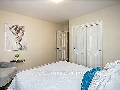319 Ridgewood Cres S #MAIN — Photo 18