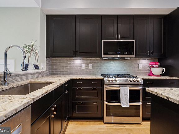 5th image of 251 Leverington Ave