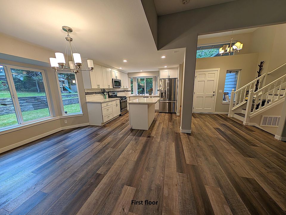 1st image of 923 NE 171st Pl