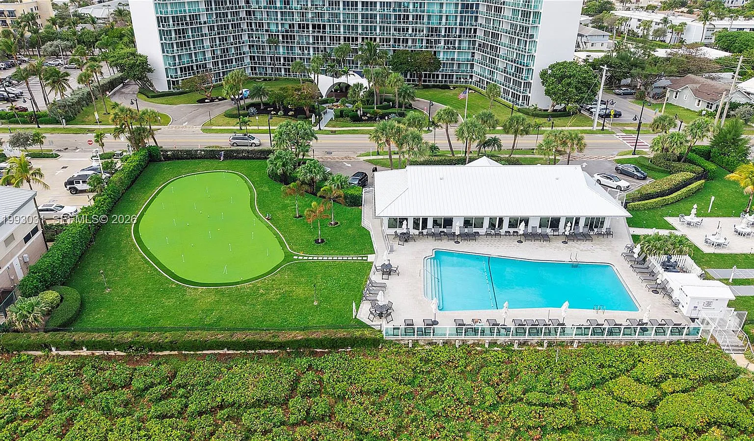 Tiara East Condo — Photo 4