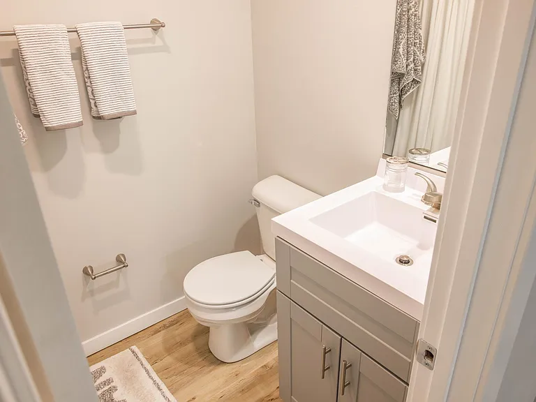 604 E White St — Photo 11