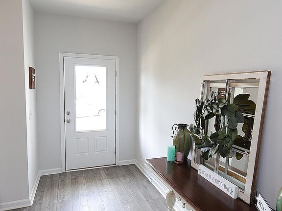 4th image of 93 Cecina Ct