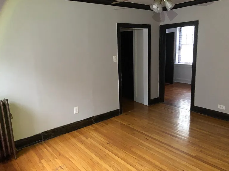 4027-37 W School St #4033-B1 — Photo 4