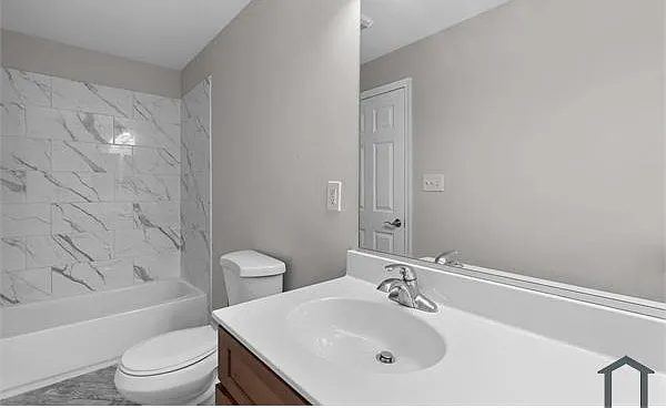 200 N Glover St — Photo 11