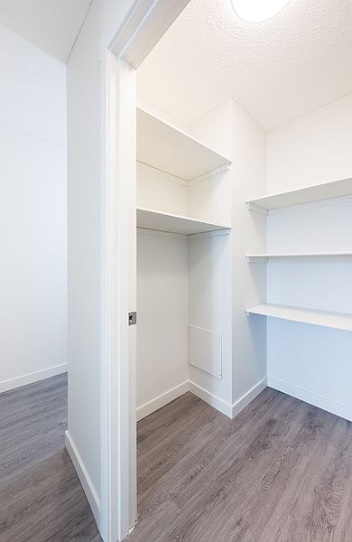Edmonton Apartment for rent - 2 Bedrooms — photo 5