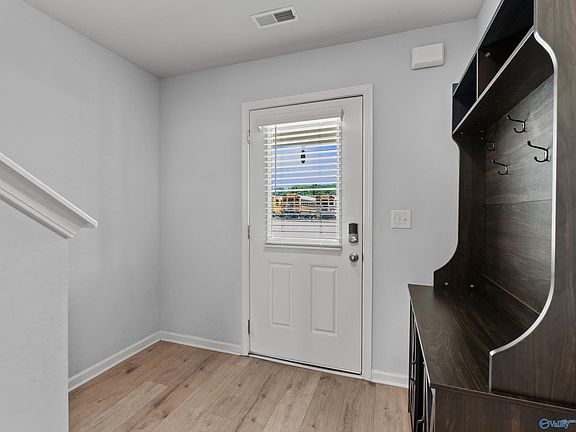 5th image of 400 Carver Dr SW