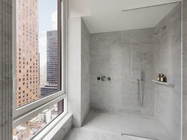 135 East 47th Street image 8 of 17