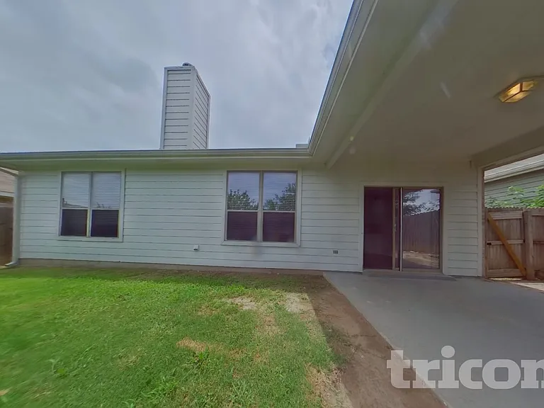 716 Kentucky Derby Ln — Photo 11