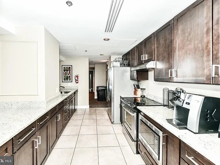 900 N Stafford St #1410 — Photo 36