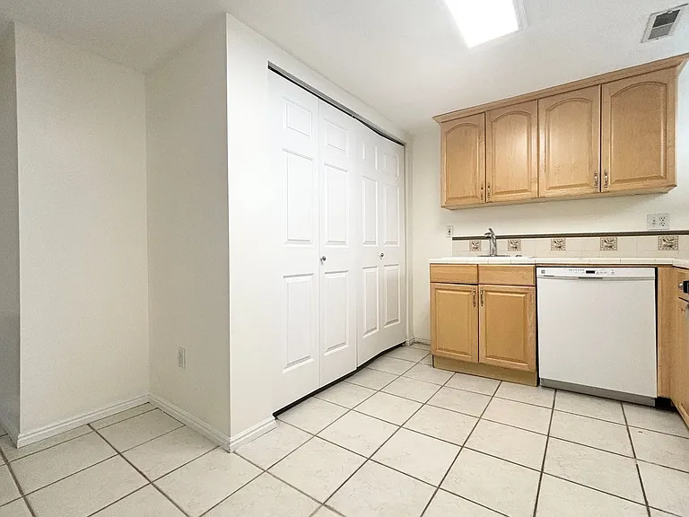 2028 E. Sunnyside Ave. — Photo 8