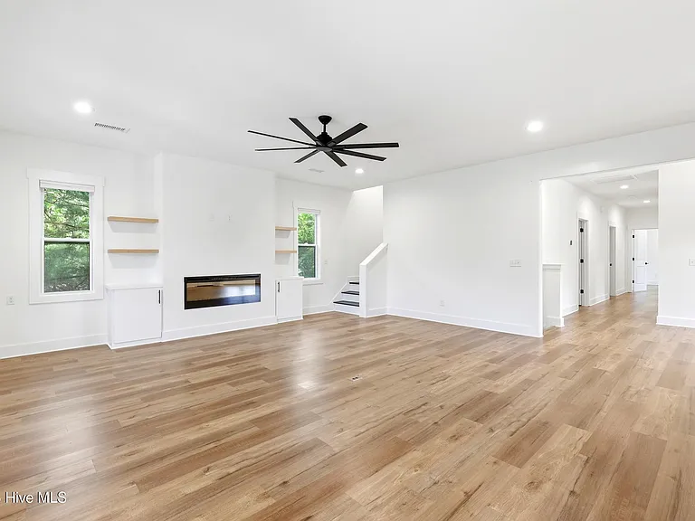 213 Myrtle Ave — Photo 10