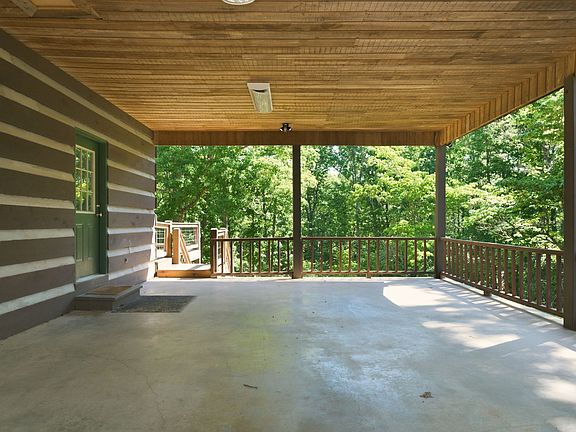 5th image of 2845 Hillcrest Dr