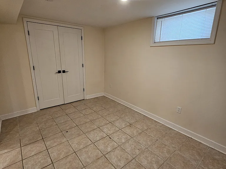 817 W 39th St #BASEMENT — Photo 11
