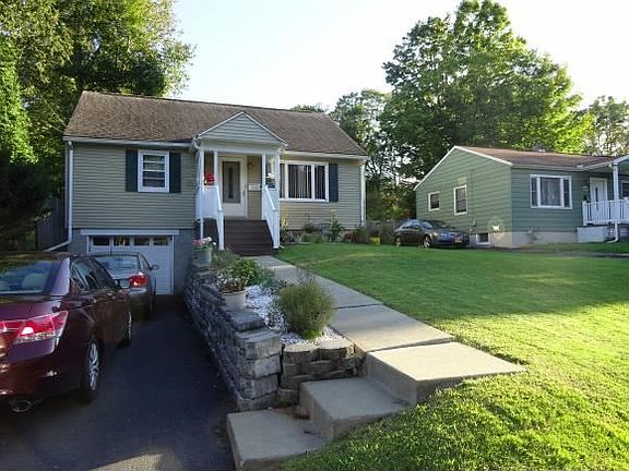 3rd image of 420 Conklin Ave