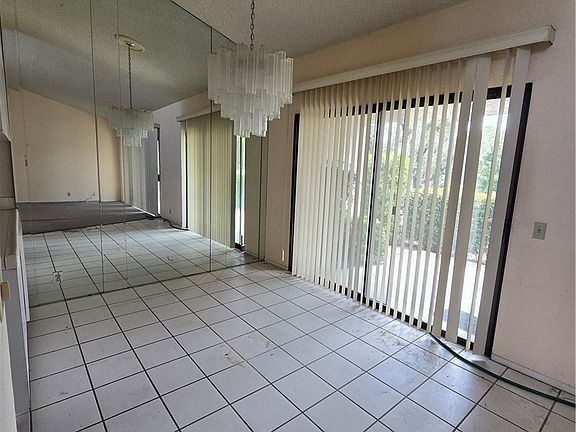 5th image of 187 Winterhaven Cir