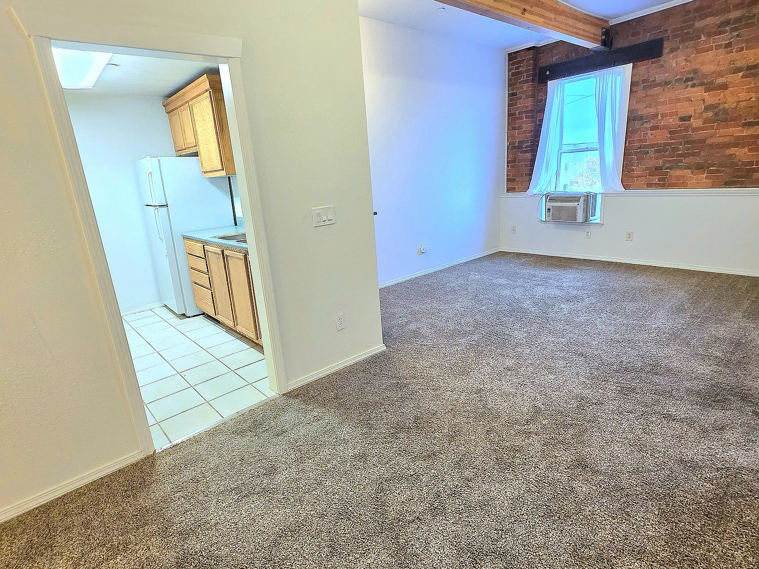 2 bed, $995 — Photo 1