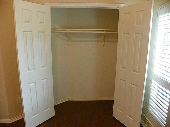 5th image of 4106 Creek Hollow Ln