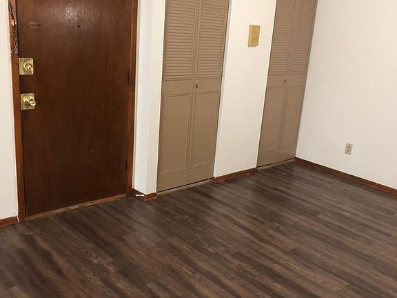 3rd image of 6011 W Port Ave #102