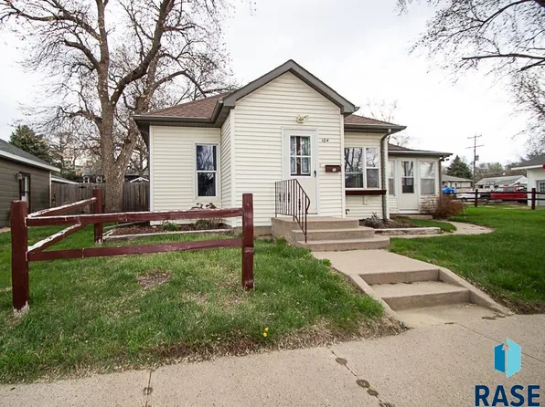 104 E 3rd St, Dell Rapids, SD 57022