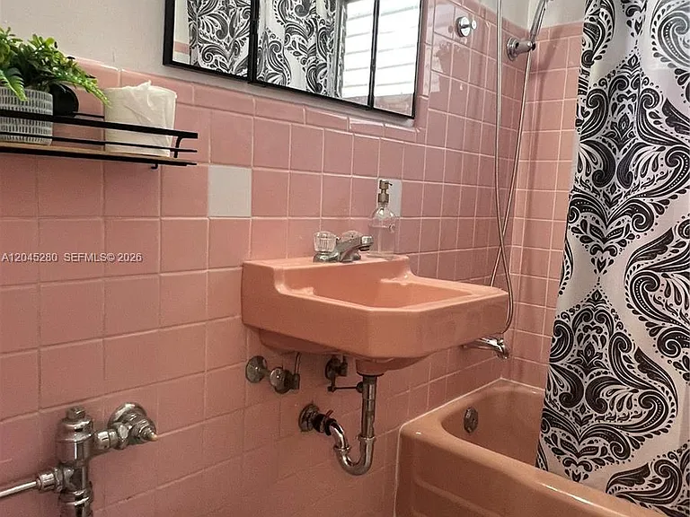 7720 Harding Ave #8 — Photo 29