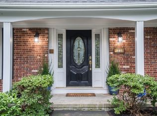 35 Holly Hill Ln, Cranston, RI 02921