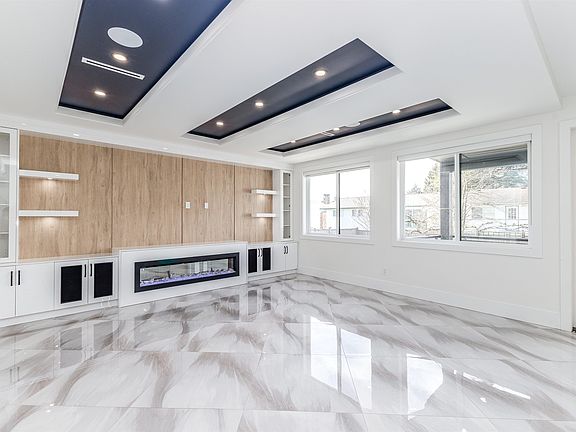 3rd image of 3265 Saturna Cres