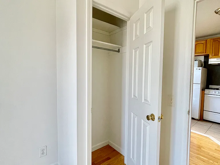 112 Graham Ave #10 — Photo 7