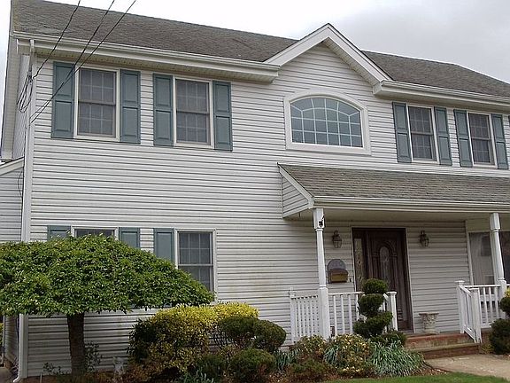 3rd image of 170 Fulton St