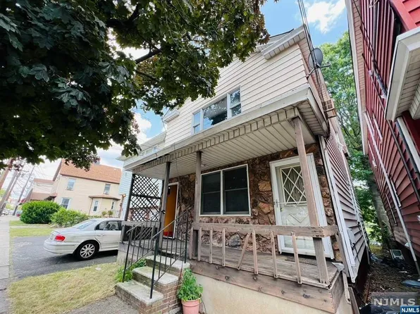 124 Hackensack St, East Rutherford, NJ 07073
