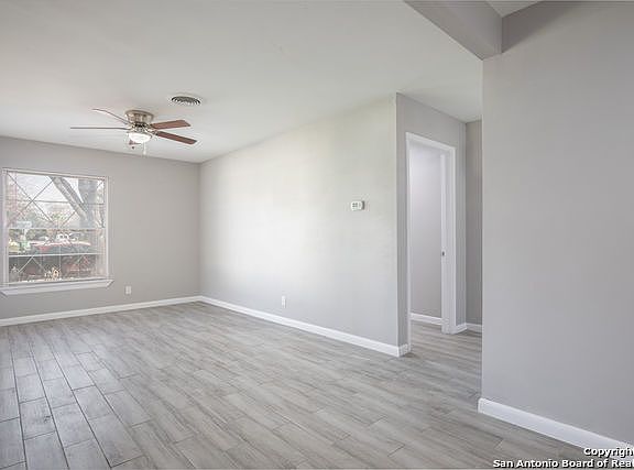 5th image of 2530 Woodbury Dr