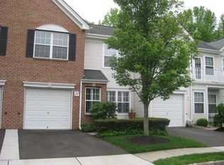 27 Sunningdale Cir, Manalapan, NJ 07726