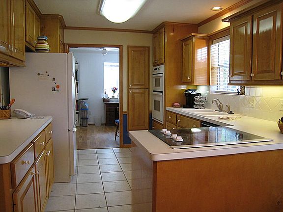 4th image of 15607 Gilbertyn Dr