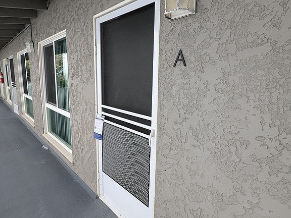 3rd image of 304 Maryland St APT A
