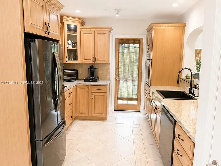 4611 SW 82nd Ct — Photo 5