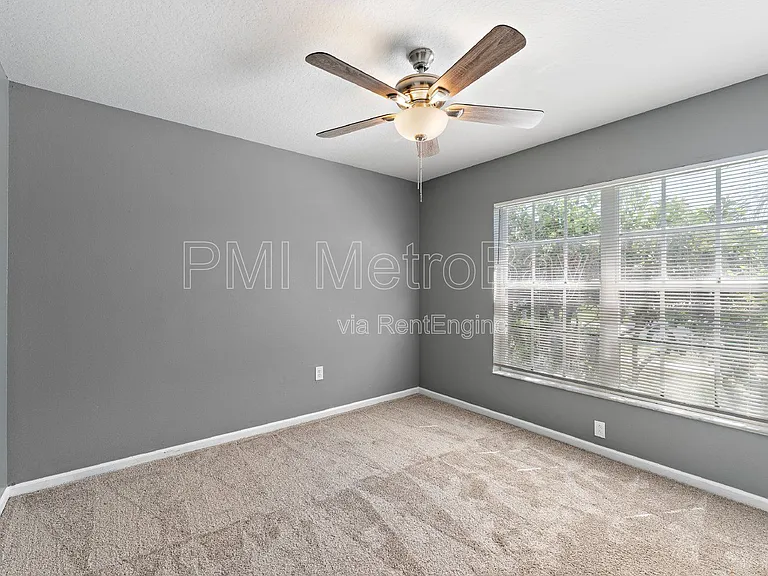 1010 Summer Breeze Dr — Photo 36