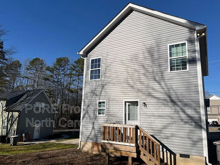 1402 Martin Luther King Ave #B — Photo 11