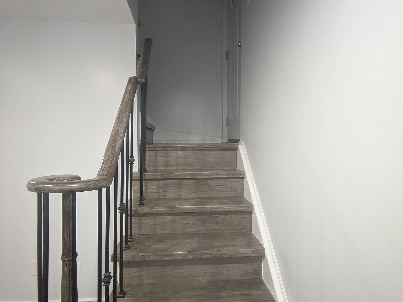 51 Britannia Ave E — Photo 2