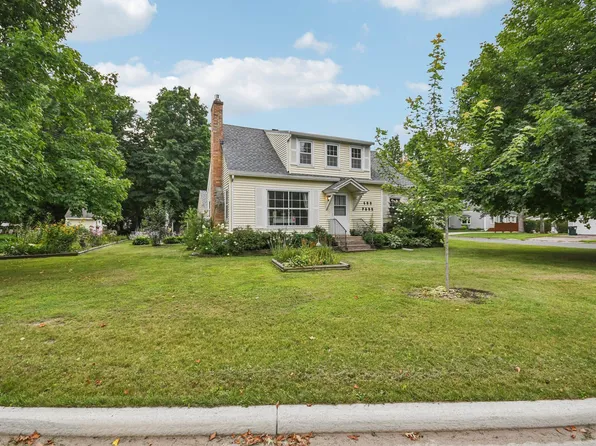 400 E Park Ave, Luck, WI 54853