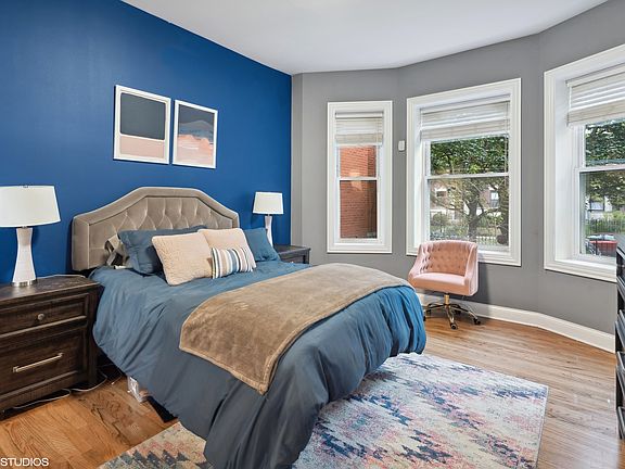 5th image of 4319 N Kenmore Ave #1S