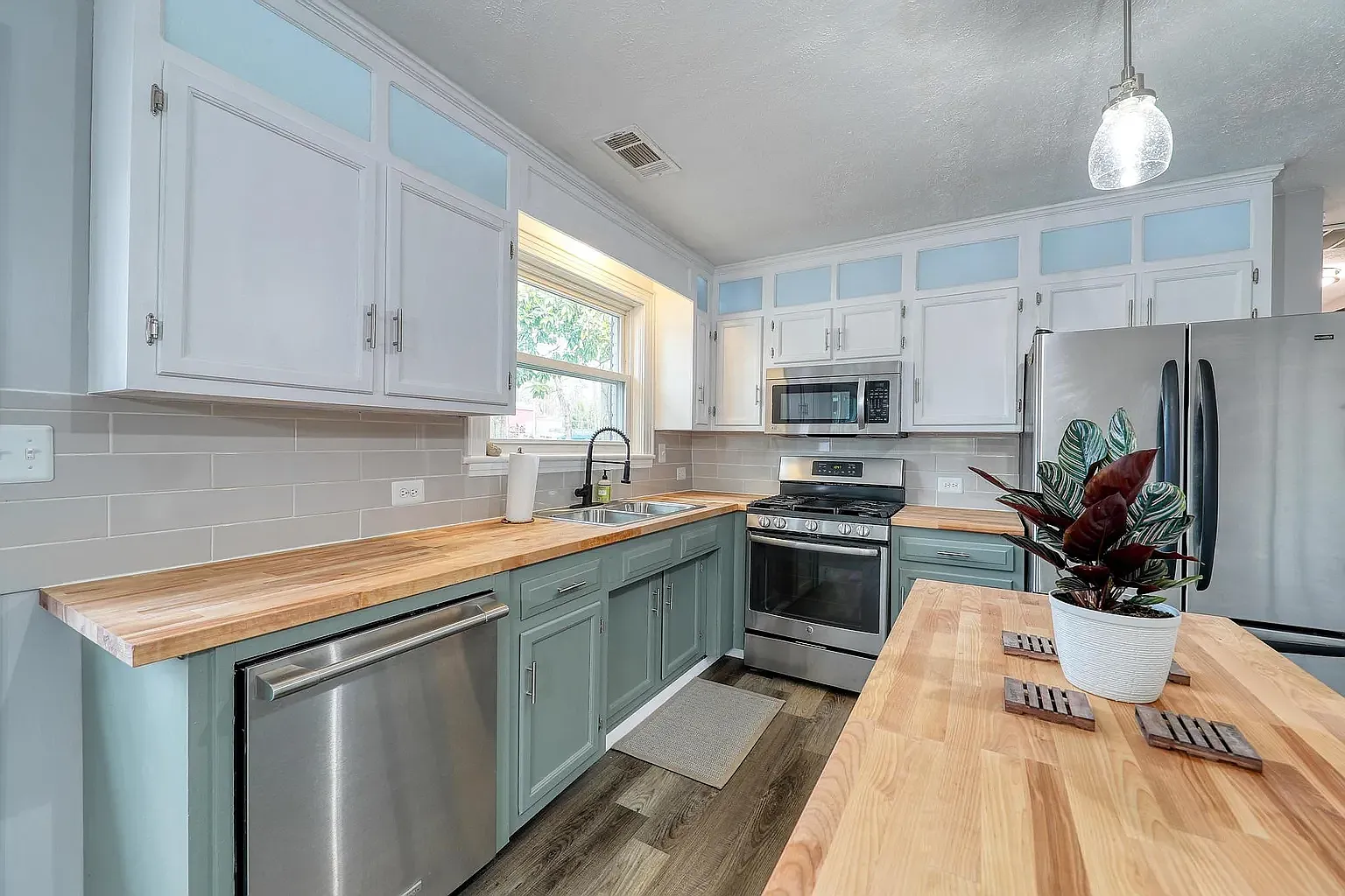 3 bed, 1625 sqft, $2,900 — Photo 4