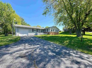 8405 Ridgewood Rd, Rock Island, IL 61201