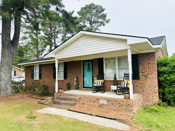 118 Colonial Dr, Clinton, NC 28328